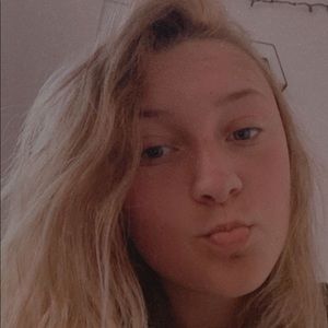 Meet your Posher, Chloe